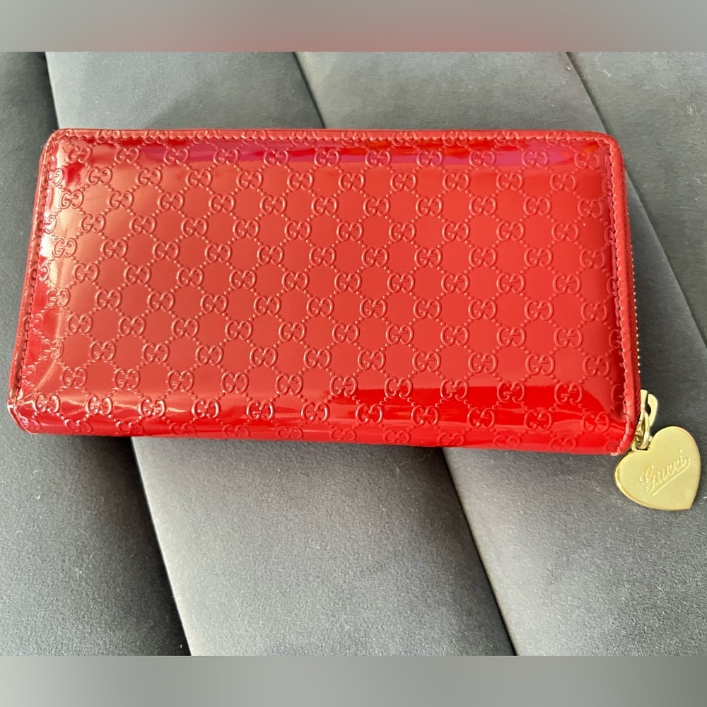 Gucci zippy wallet; color red; in a great condition